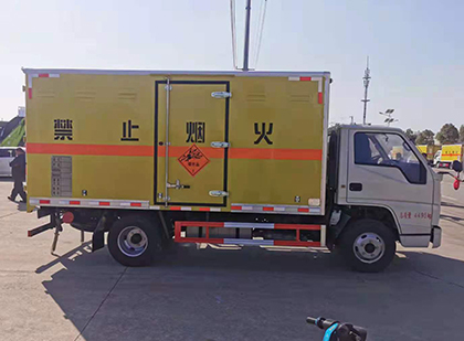 覃塘爆破器材运输车技术升级与安全合规新趋势